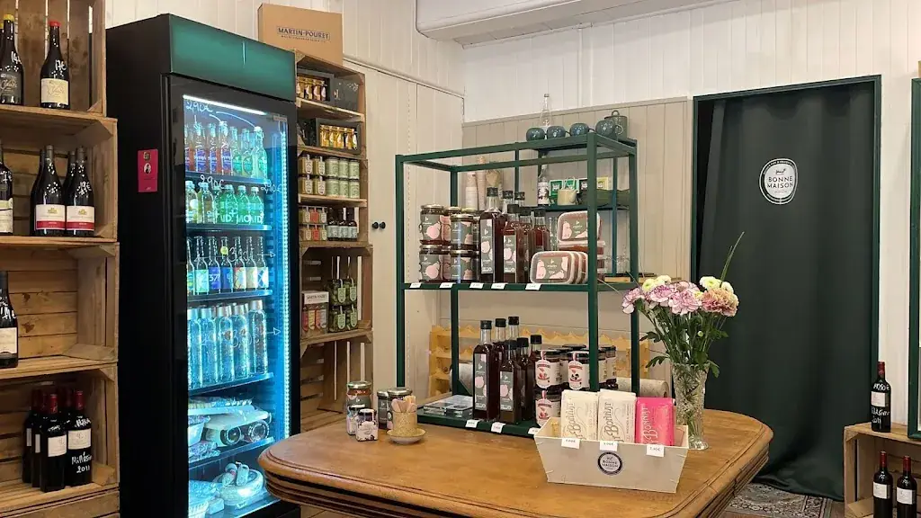 Thibault Mollard_Bonne Maison : épicerie fine, bar-terrasse, caviste, idées cadeaux_Charolles_review