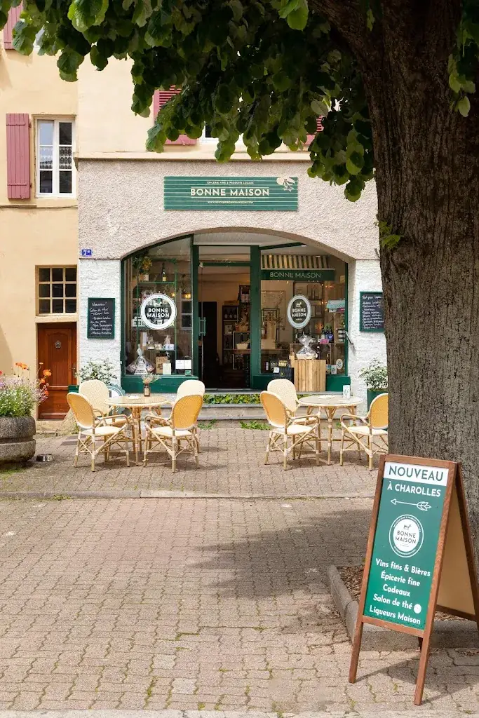 Bonne Maison : épicerie fine, bar-terrasse, caviste, idées cadeaux ristorante a Charolles