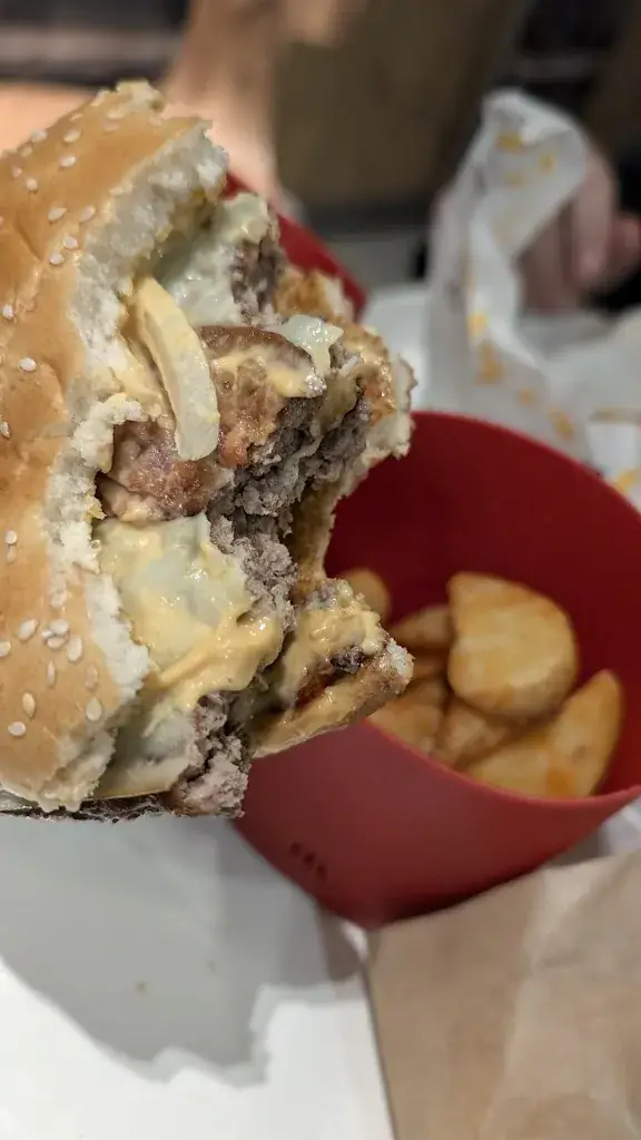 Céline Brecville_McDonald's_Chauffailles_review