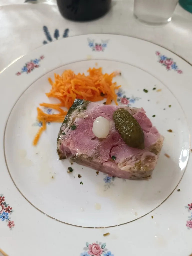 Yvonne Olver_La Guinguette du Port_Châtillon-en-Bazois_review