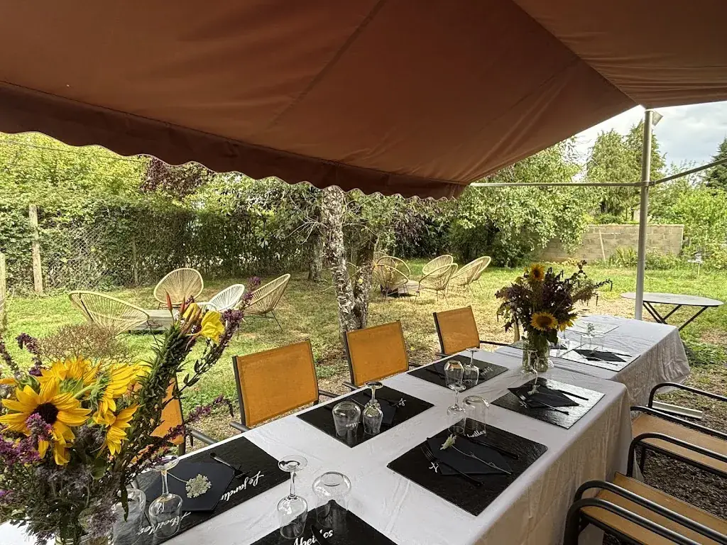 La table du jardin des abeilles ristorante a Bazolles