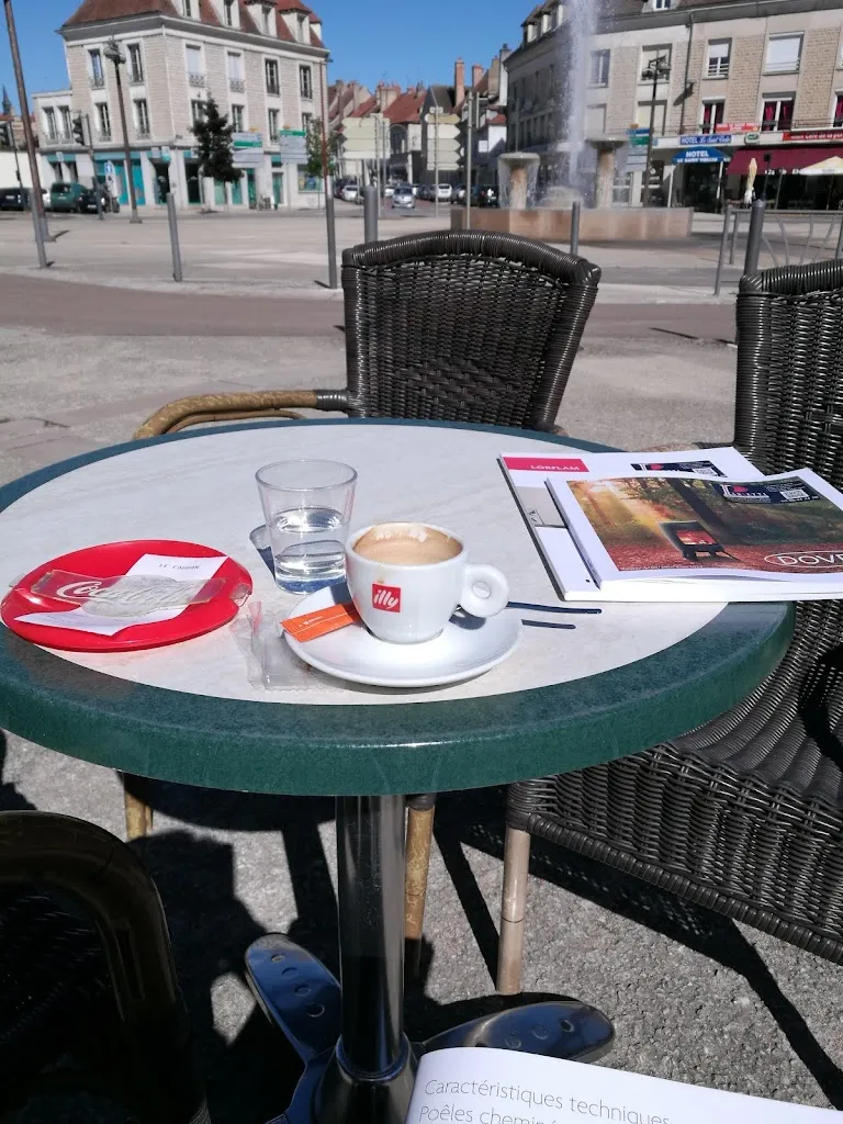 Lynn Everett_Bar Le Cadran_Châtillon-sur-Seine_review