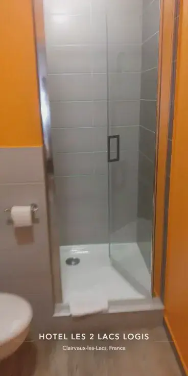 Hôtel les 2 Lacs restaurant in Clairvaux-les-Lacs