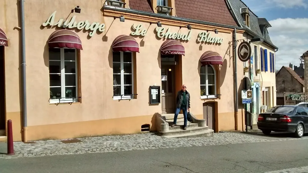 L'Auberge le Cheval Blanc_Perrecy-les-Forges_slider_image_1
