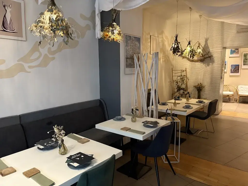 I. P._Maison Chat Noir_Aubenas_review