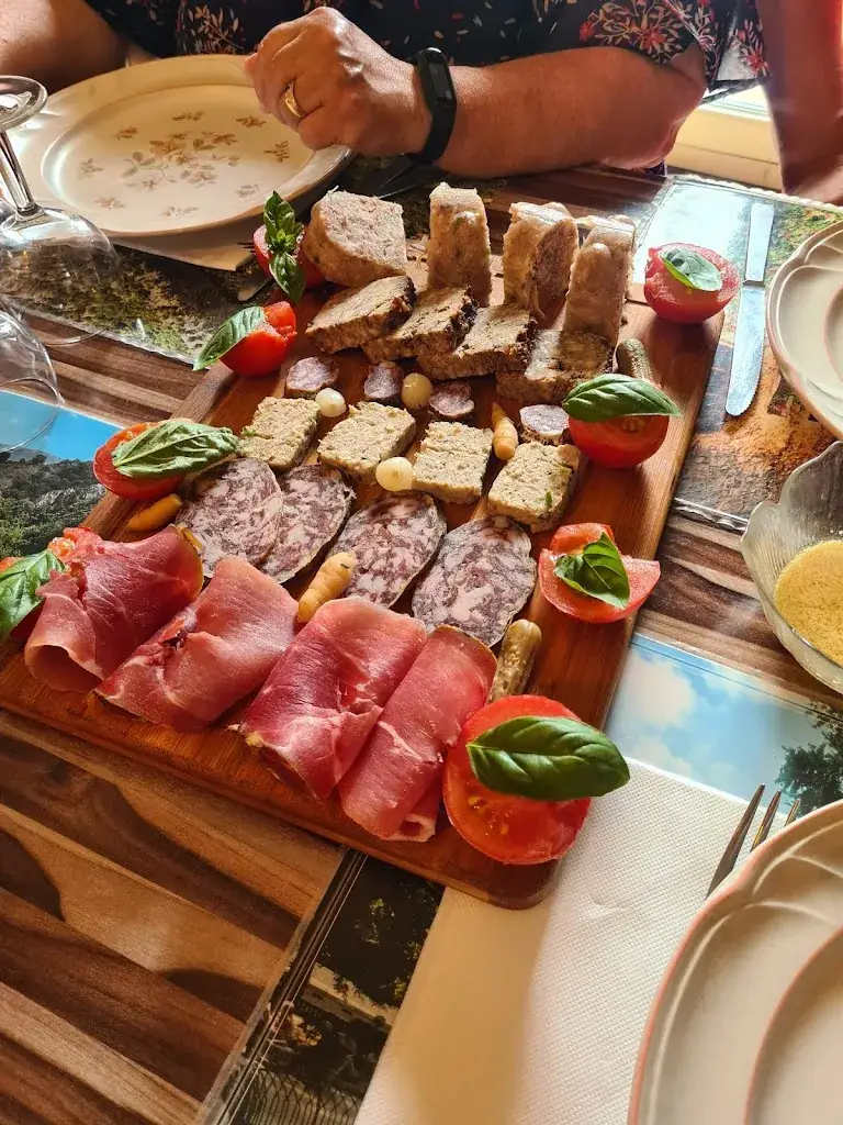 guillaume francomme_Lou Goustadou_Ucel_review