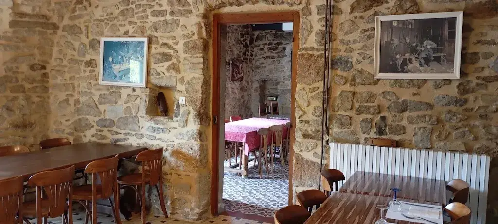 Myriam_Lou Goustadou_Ucel_review