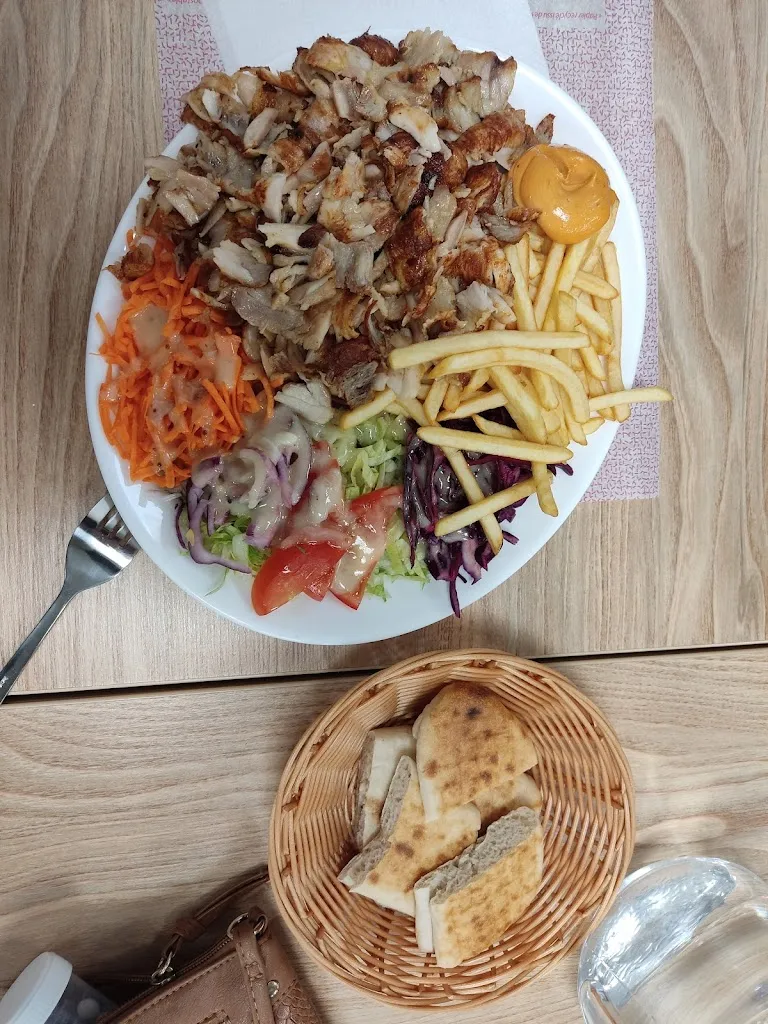 Sandy Pages_Agora Kebab shit_Chevigny-Saint-Sauveur_review