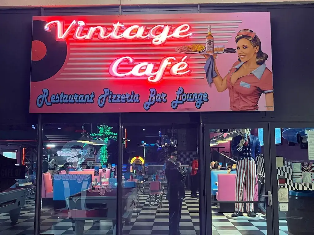 Vintage Cafe 07 restaurant in Aubenas