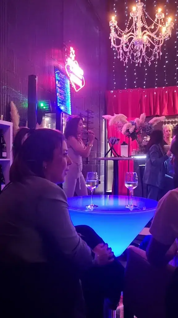 Vintage Cafe 07_Aubenas_slider_image_2