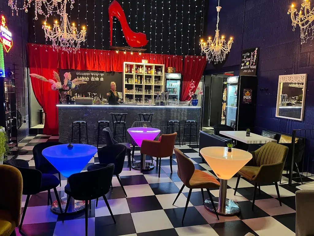 Vintage Cafe 07_Aubenas_slider_image_3