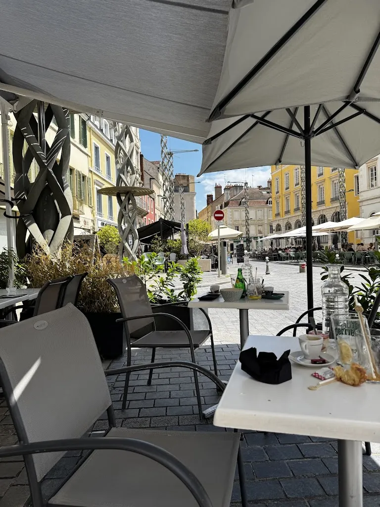 M Lodge_Le Zinc_Chalon-sur-Saône_recensione