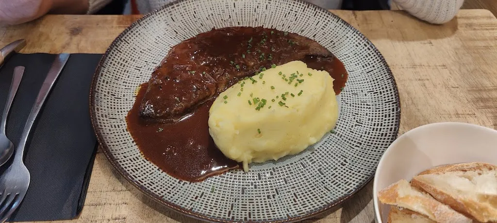 Noemie Blondel_Le Zinc_Chalon-sur-Saône_recensione