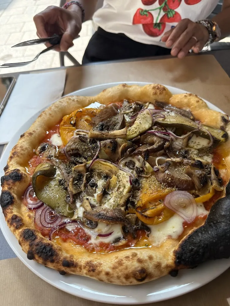 Yeni H_Tarmac_Chalon-sur-Saône_review