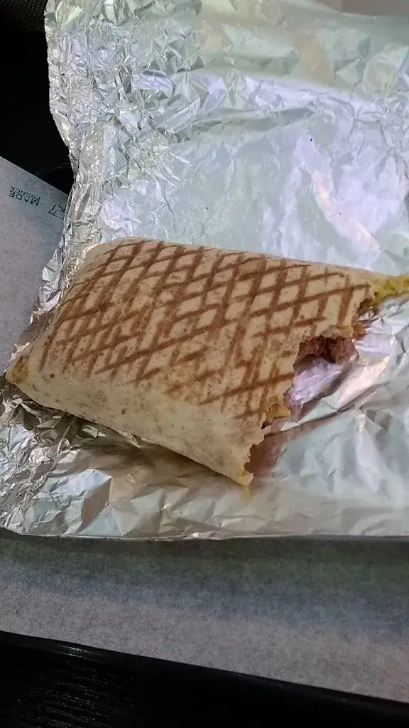 brice monteilhet_Chickenville_Champigny-sur-Marne_review