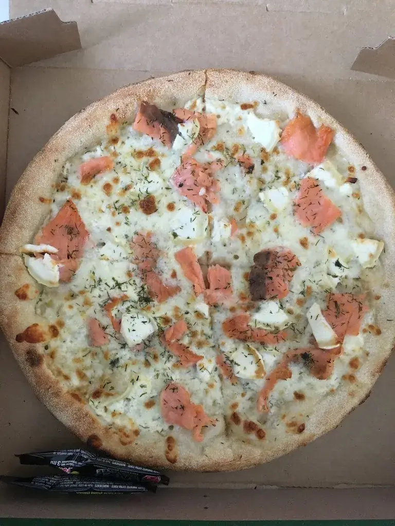 Valli_Pizzatissima._Champigny-sur-Marne_review