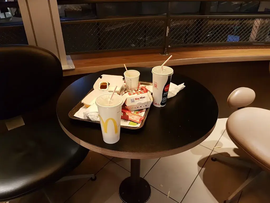 McDonald's_Champigny-sur-Marne_slider_image_2