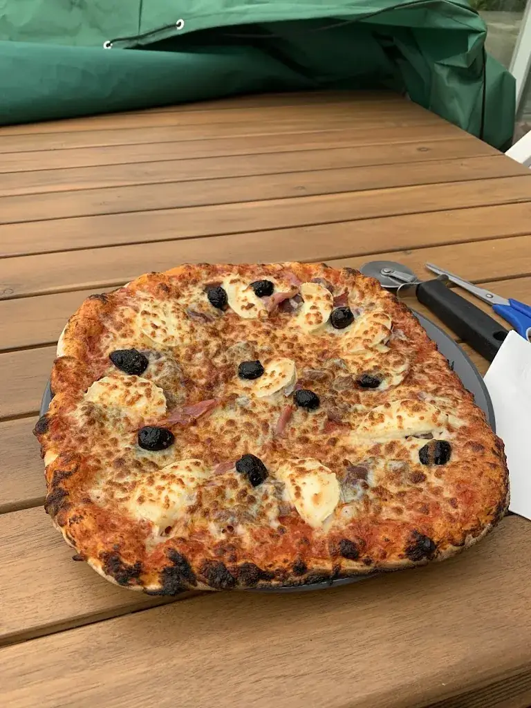 pizza cros restaurant in Colombier-Fontaine