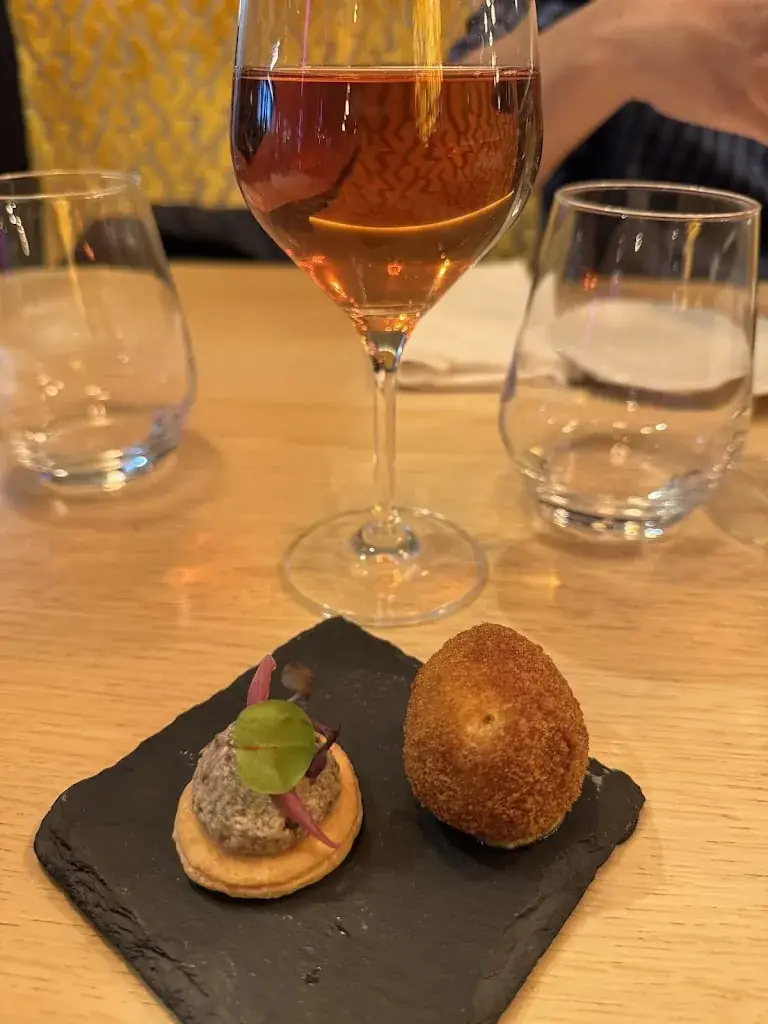 Chloé Le Trung_Les Jardins du Port_Cergy_review