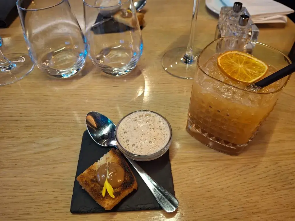 pascale fa_Les Jardins du Port_Cergy_review