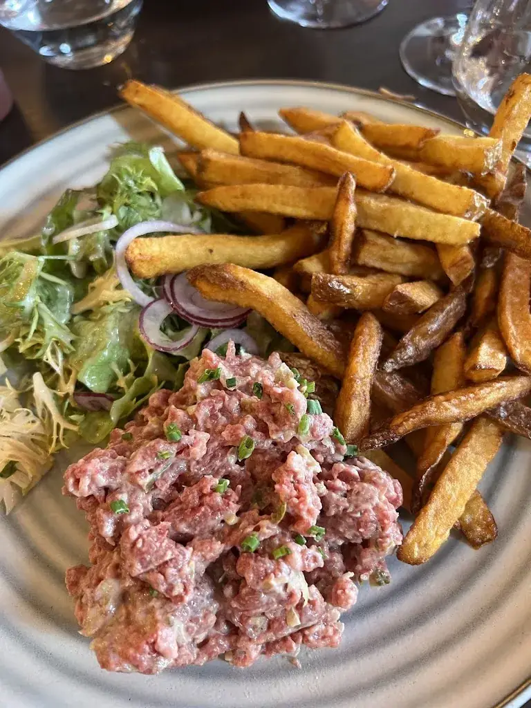 Barbara Delattre_AUX 2 AMIS_Corbigny_review