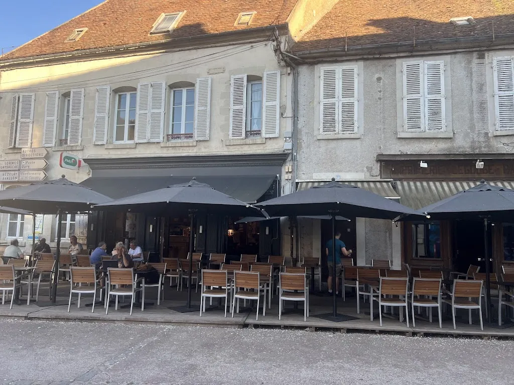 Christophe Deborsu_Café du Centre_Corbigny_review