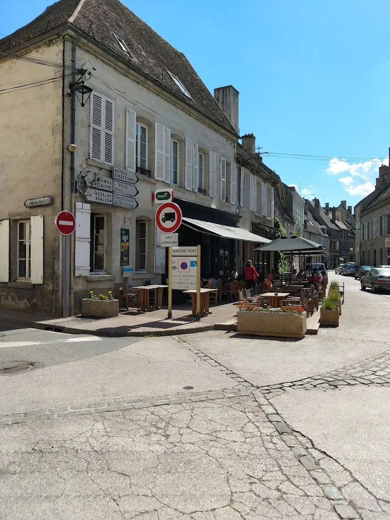 Hub Gans_Café du Centre_Corbigny_review