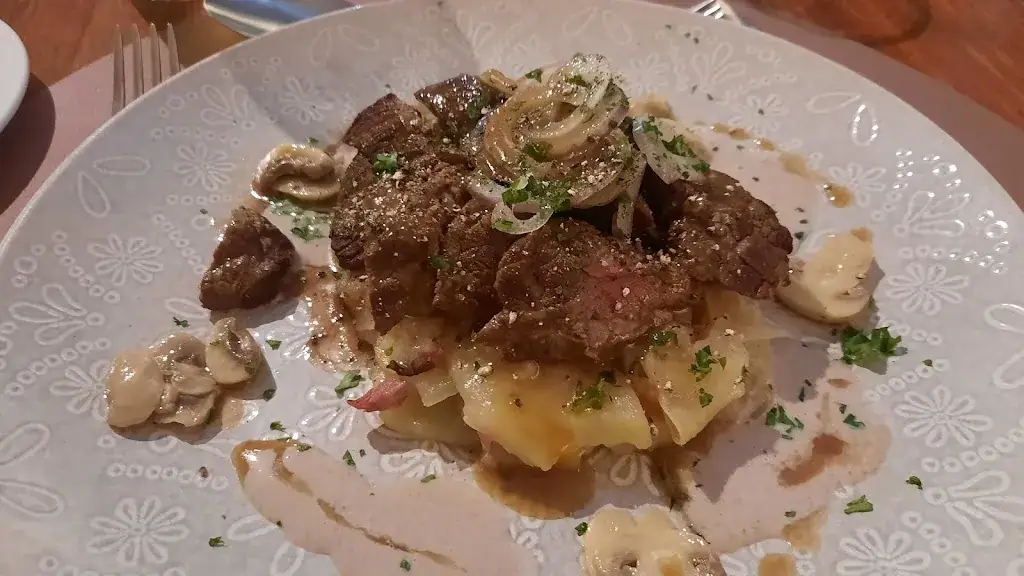 Restaurant @ Hostellerie de la Poste_Clamecy_slider_image_2