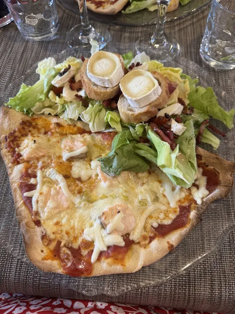 muriel La-pantoufle-en-voyages_LA VIEILLE ROME_Clamecy_review