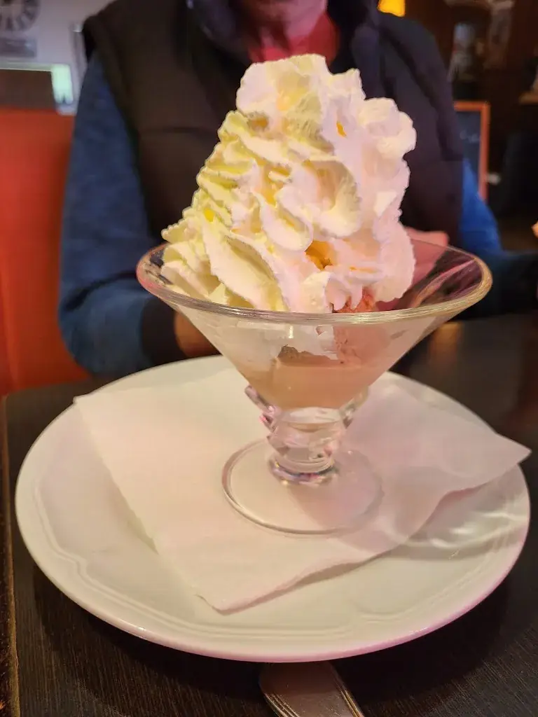 Lapoujdae Lucie_Le Square_Cosne-Cours-sur-Loire_review