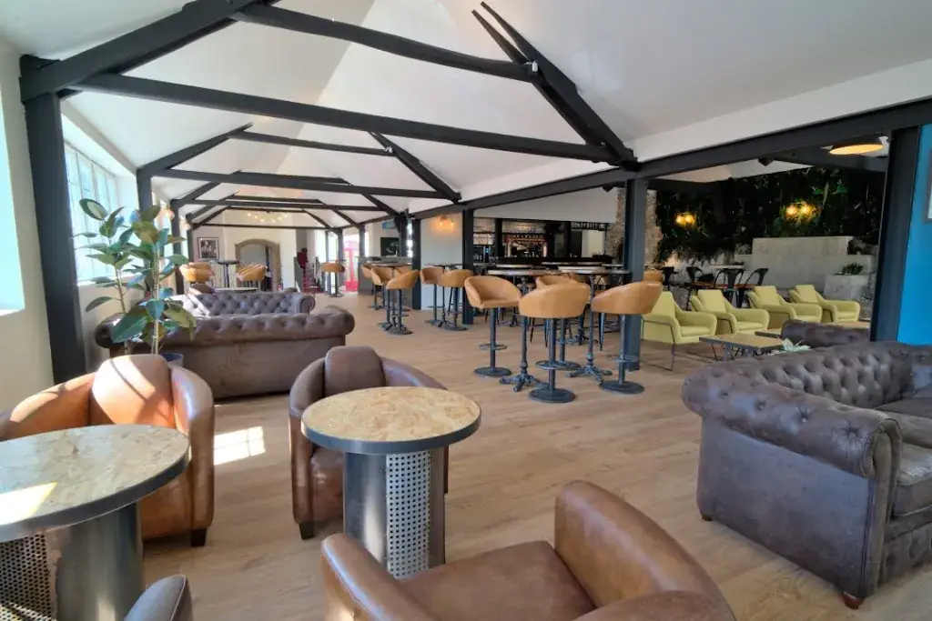 Les17 restaurant in Dampierre-en-Yvelines