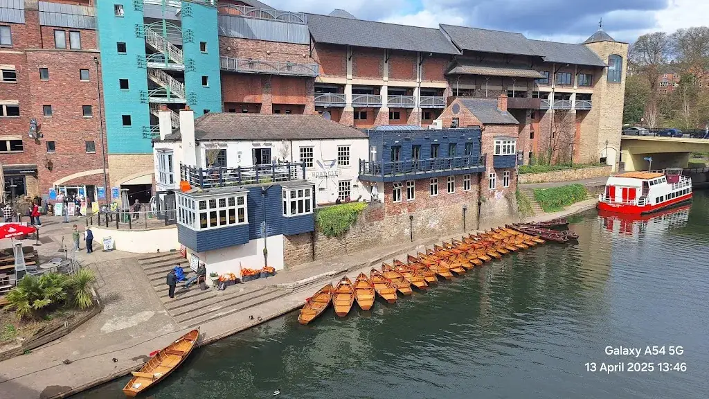 Mr. James Rex_Les Tuileries_Mâcon_review