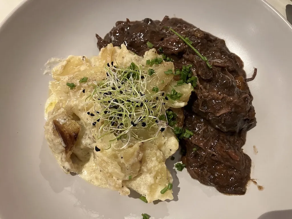 Lydia Aydon_La Halte de L'Abbaye_Cluny_review