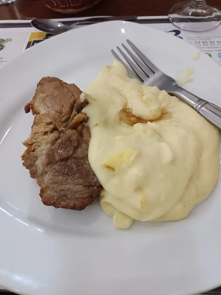 LUCIA ZORZETTO_Les Marronniers_Cluny_review