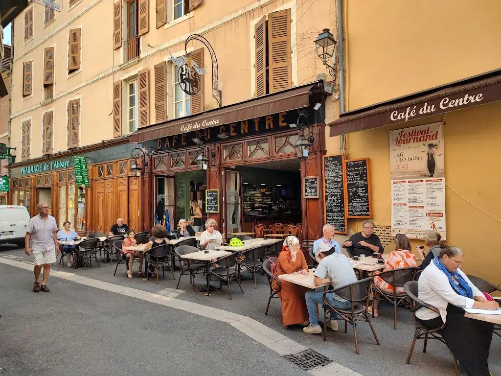 Imogen Fernando_Café du centre 