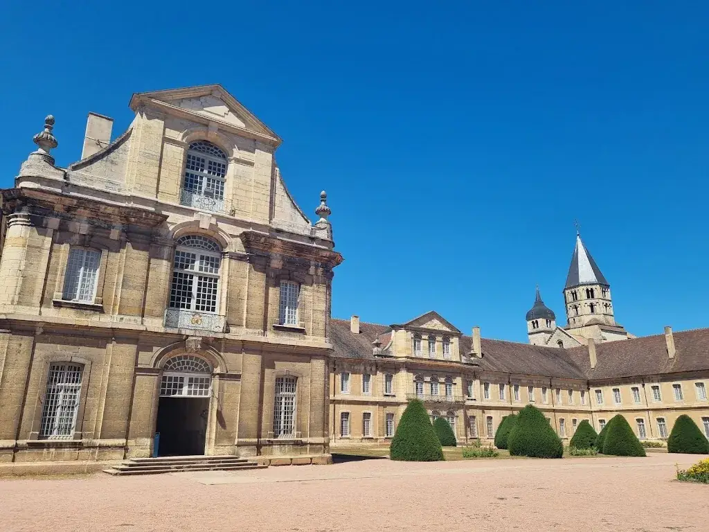 Olga Vanurina_Abbaye de Cluny_Cluny_review