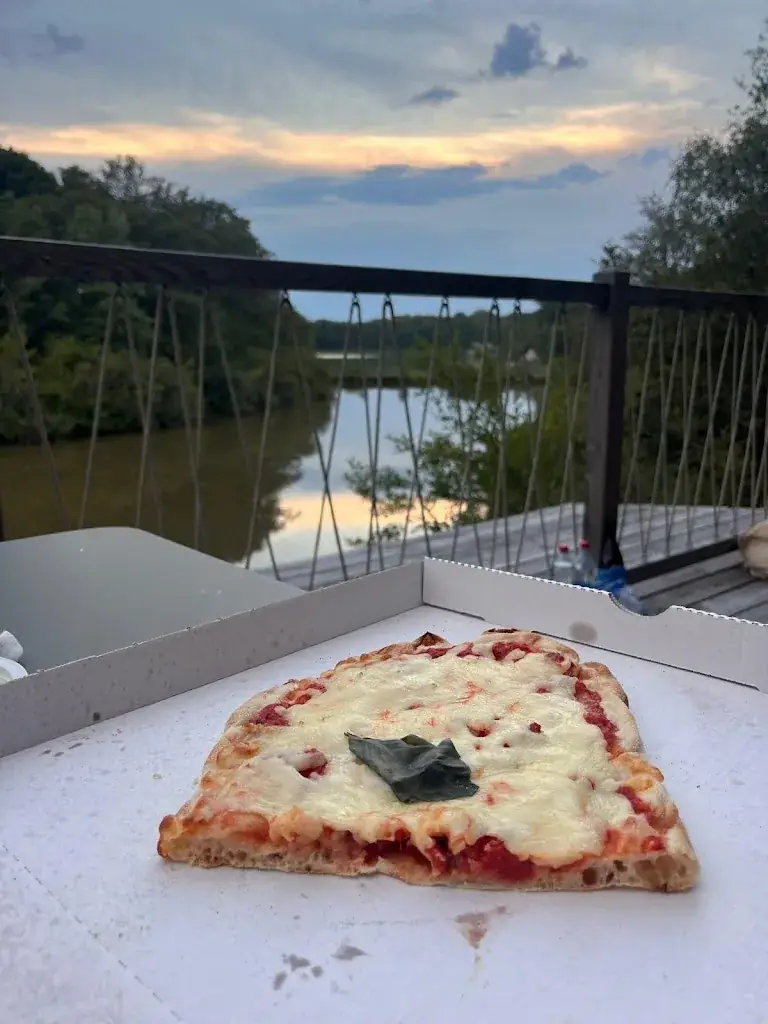 Stefanie Coenegrachts_Solo Pinsa_Delle_review