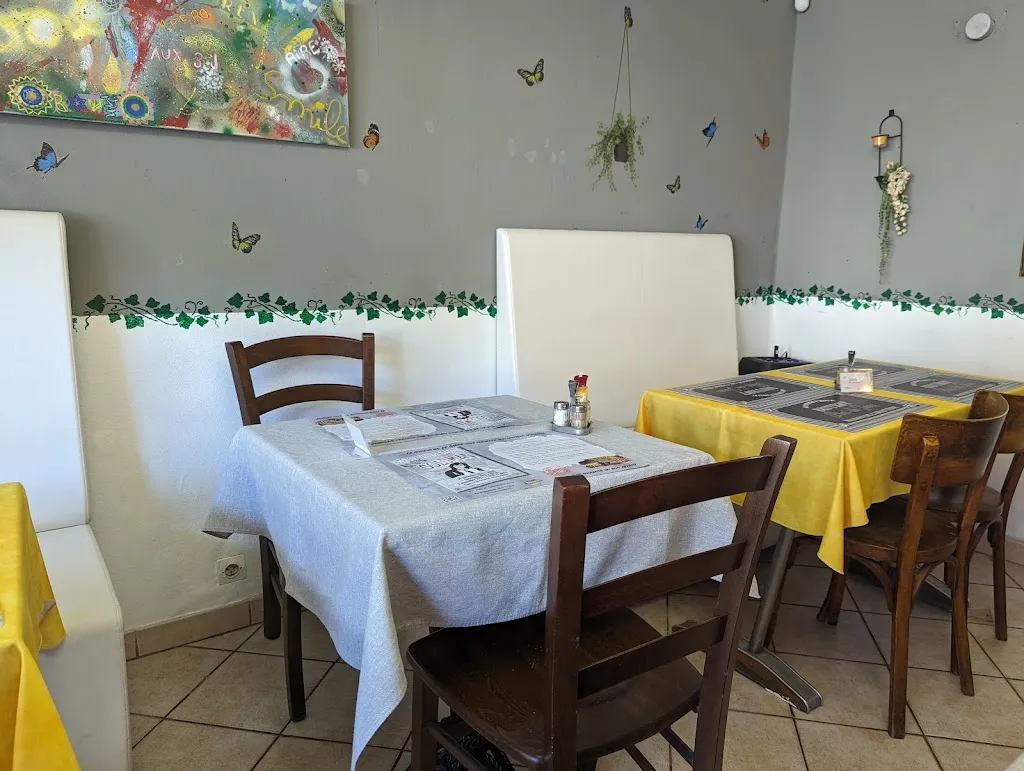 Aux 3J restaurant in Beaujeu