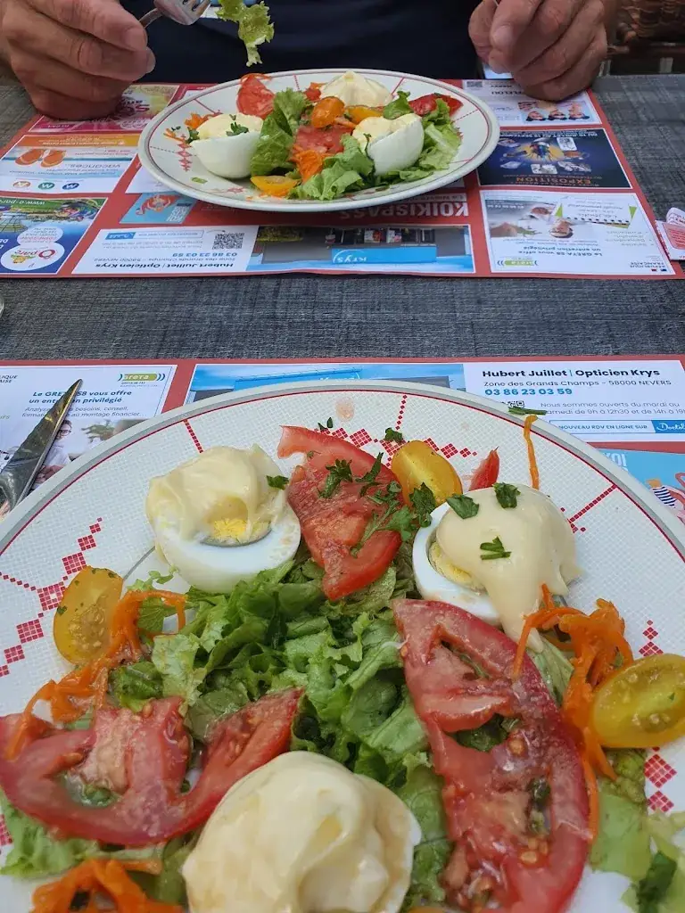 Dek Fafa_Café de la Place_Donzy_review