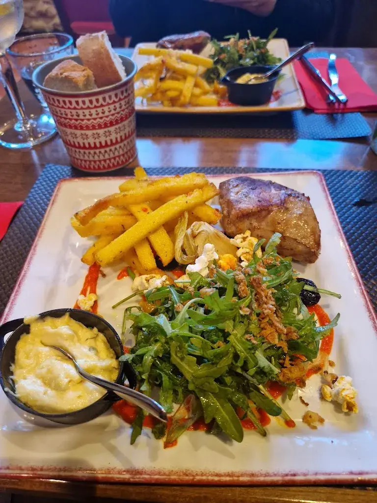 Michael Perrig_Les Cocottes_Decize_review