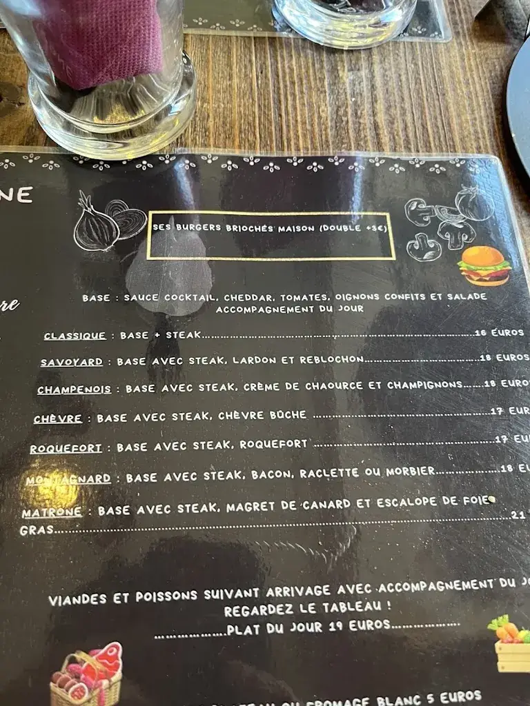 Volker Altwasser_La Matrone Bornée_Decize_Bewertung