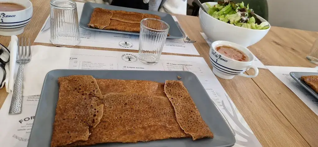 Nadine Hartmann_LES HALLES_Decize_review