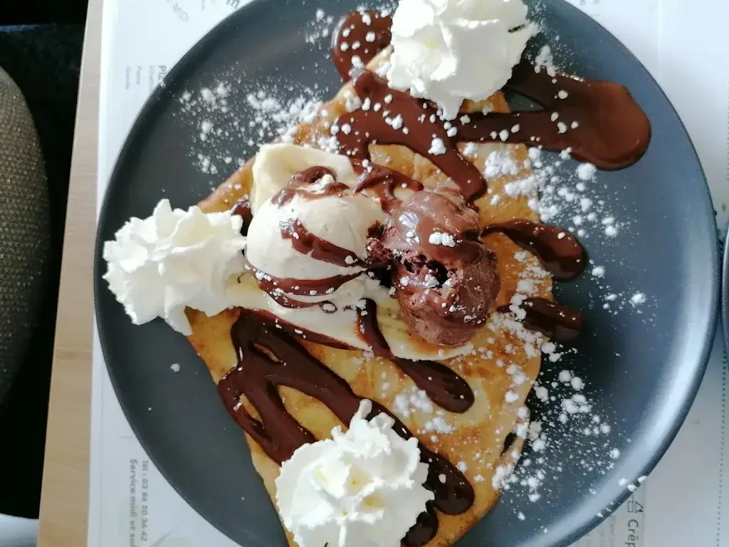 LES HALLES Restaurant in Decize