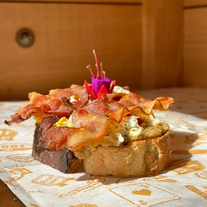 JULIA'S TRUCK_École-Valentin_slider_image_3