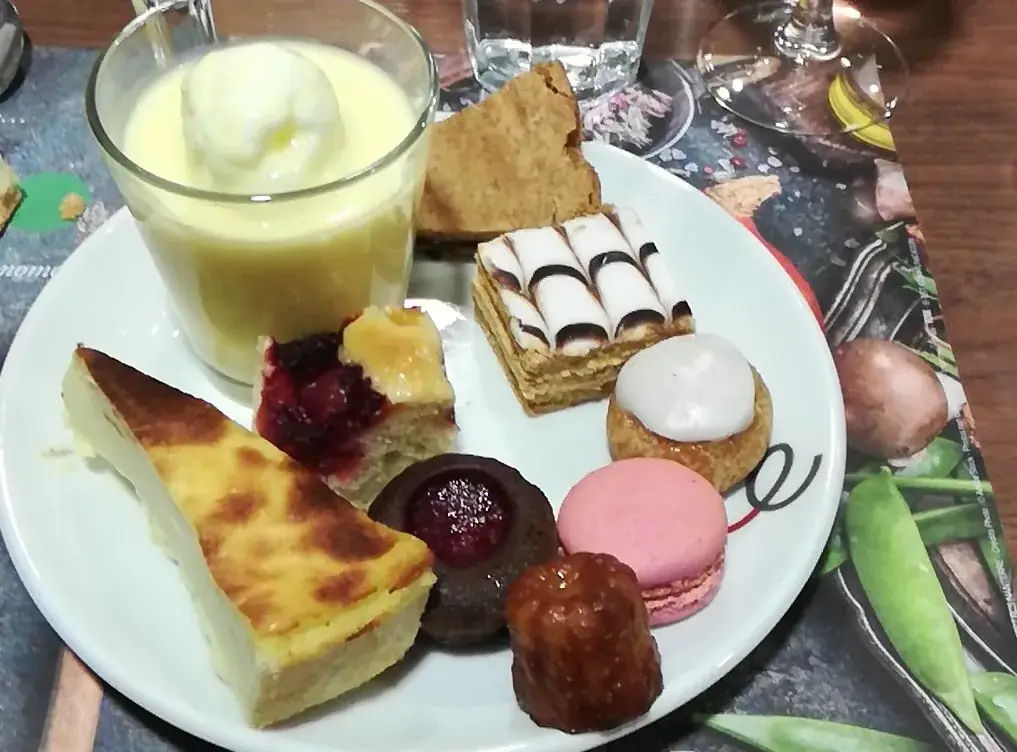 Le Restaurant_École-Valentin_slider_image_1