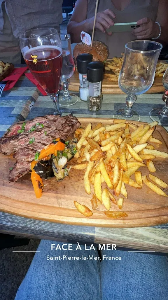 Stéphanie Thomas_La Bouche Rit_Fleury_review