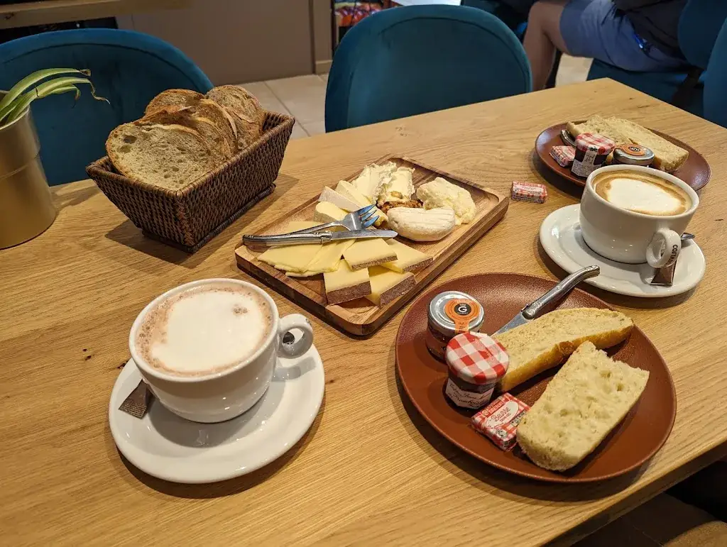 B Mlda_Ô FONTAINES CAFÉ_Fontaines-sur-Saône_recensione