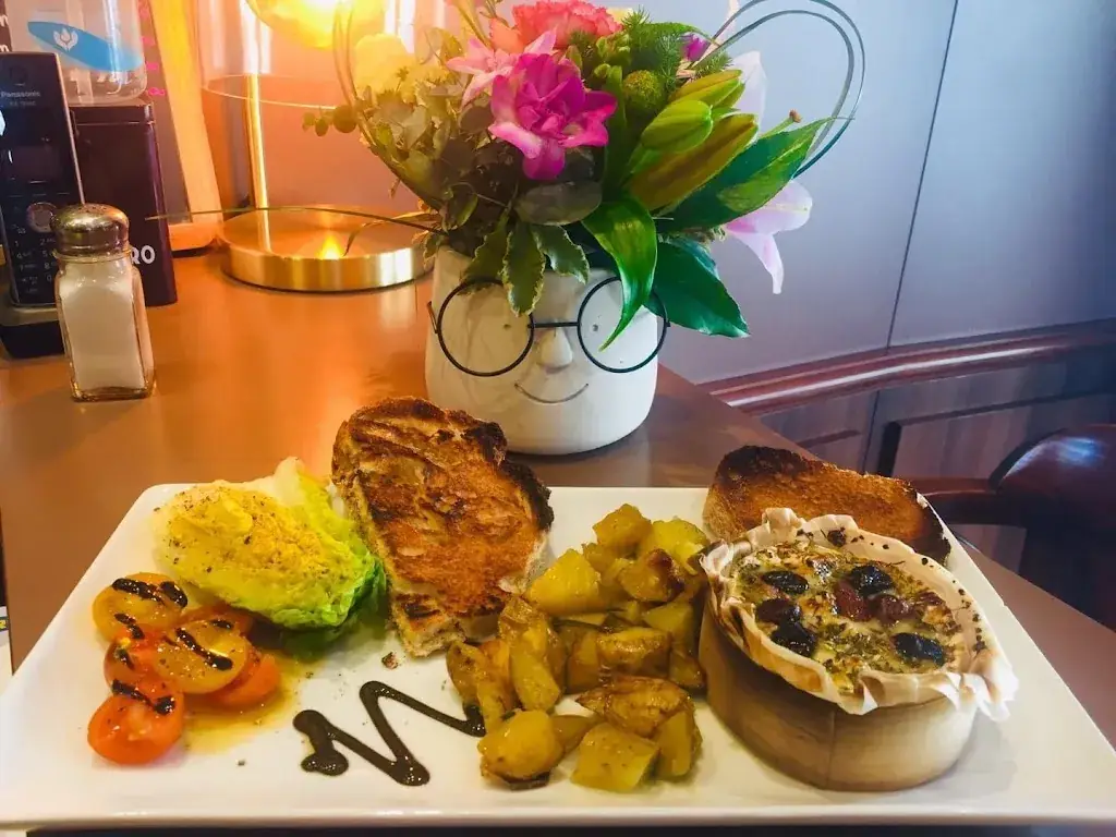 Ô FONTAINES CAFÉ restaurante en Fontaines-sur-Saône