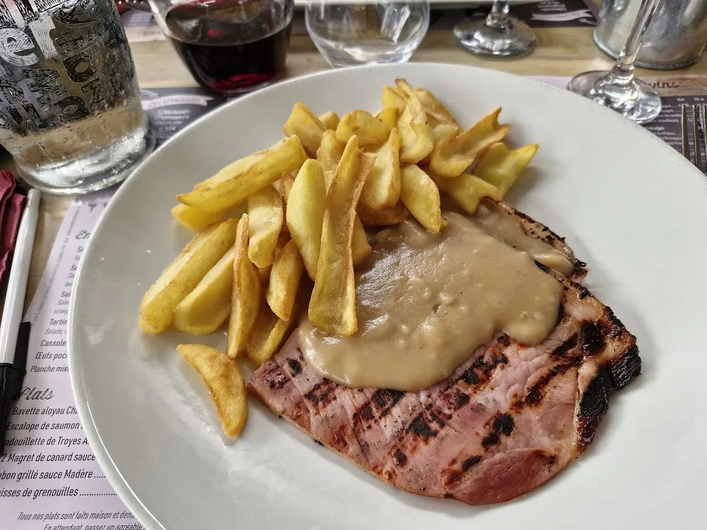 Les Tables Charolaises_Digoin_slider_image_2