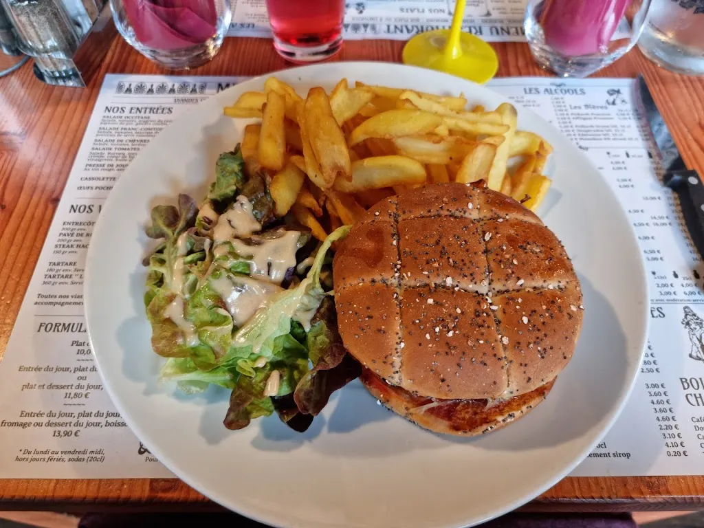 Les Tables Charolaises_Digoin_slider_image_3